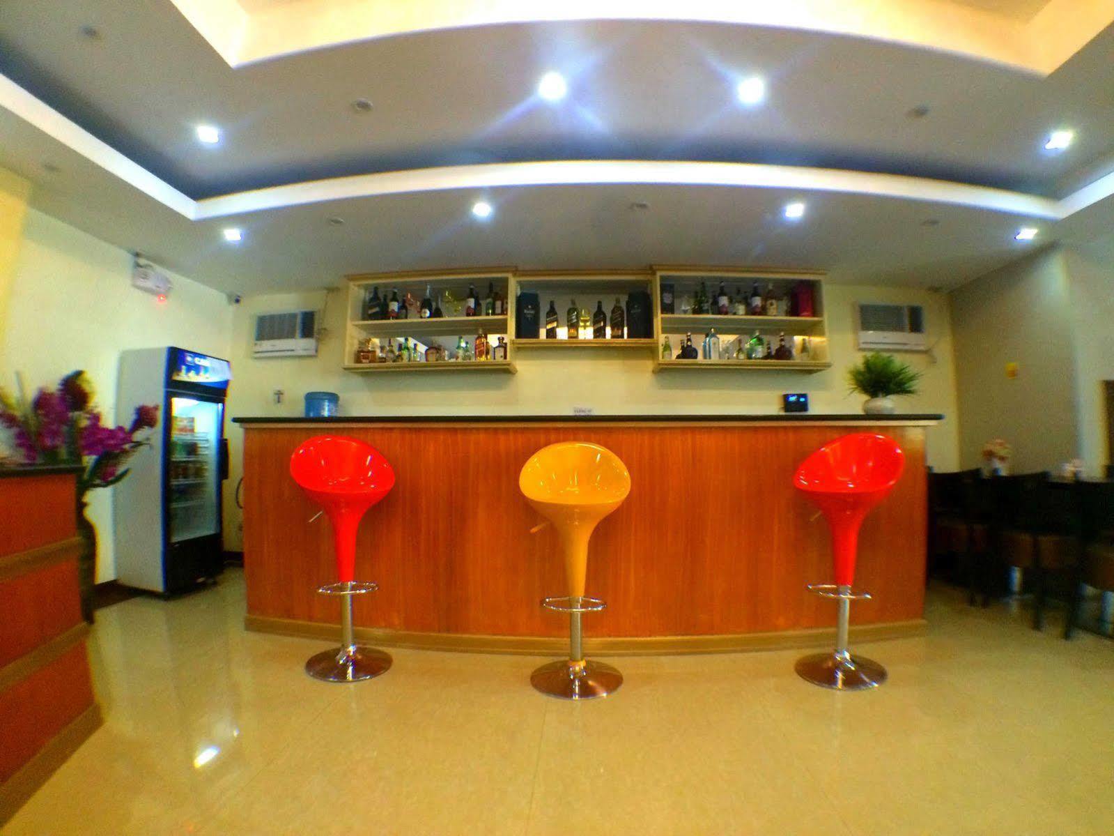 Rainbowland Hotel Олонгапо Екстериор снимка
