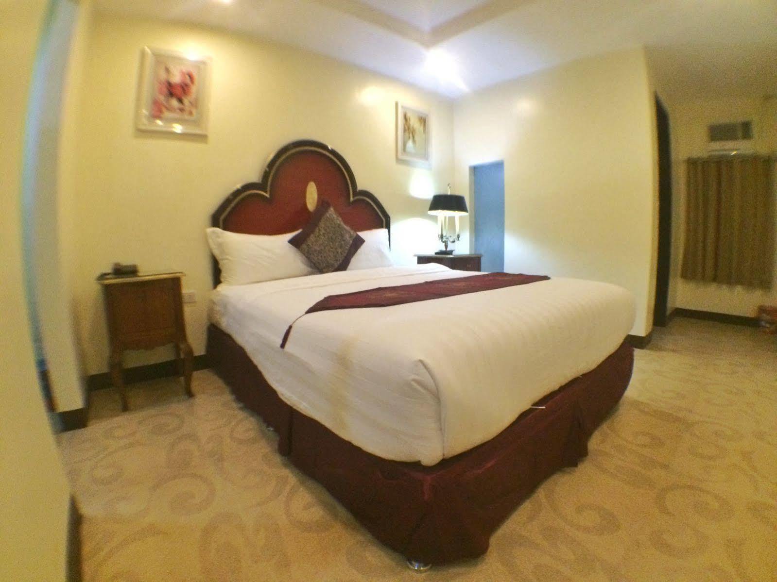 Rainbowland Hotel Олонгапо Екстериор снимка